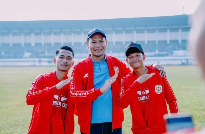 Bupati Aep Perkuat Dukungan Sepak Bola Karawang, Sekda Lepas Persika 1951 ke Boyolali