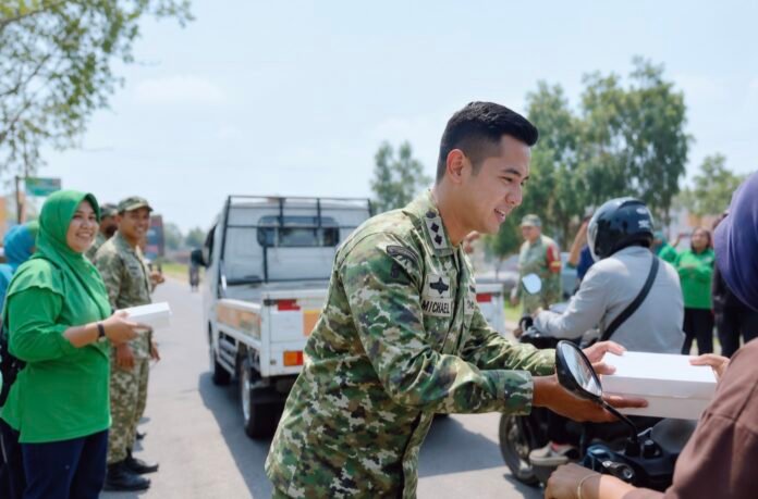 Jumat Berkah Jadi Wujud Kepedulian TNI kepada Masyarakat, Dandim 0604/Karawang Letkol Inf. Nanda Siswanto Tunjukkan Kepemimpinan yang Humanis dan Bersahaja