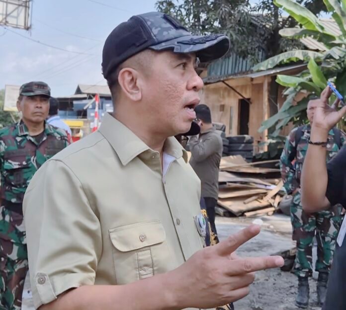 Bupati Aep Percepat Penataan Kawasan Strategis, Bangunan Liar di Gerbang Tol Karawang Timur Ditertibkan