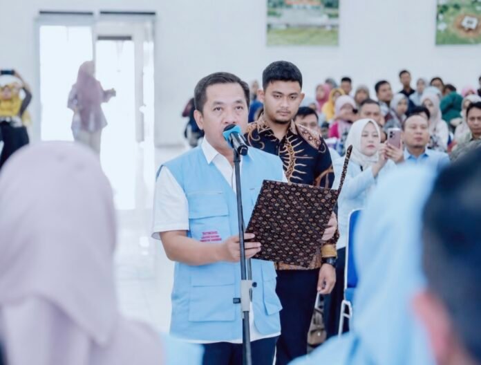 Tingkatkan Kualitas Pendidikan, Bupati Aep Resmi Kukuhkan Tim Penggerak Literasi Karawang