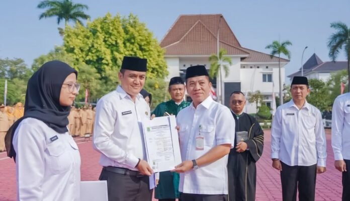 Karawang Perkuat Tata Kelola Pemerintahan, Bupati Aep Lantik Ratusan Pejabat Baru Â